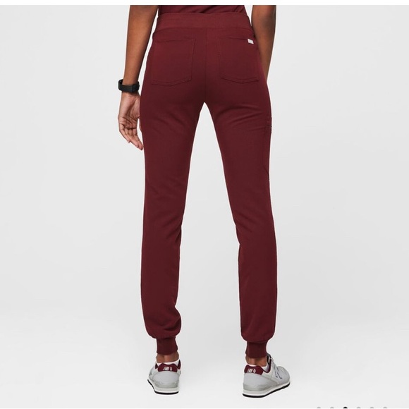 FIGS size XS Zamora Joggers in maroon color - Picture 2 of 7